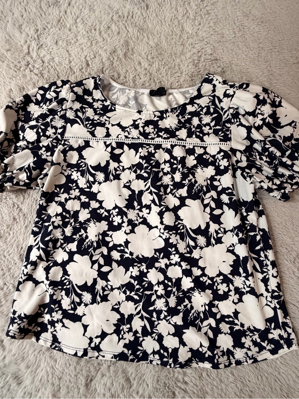 W5 Navy and White Floral Puff-Sleeve Blouse